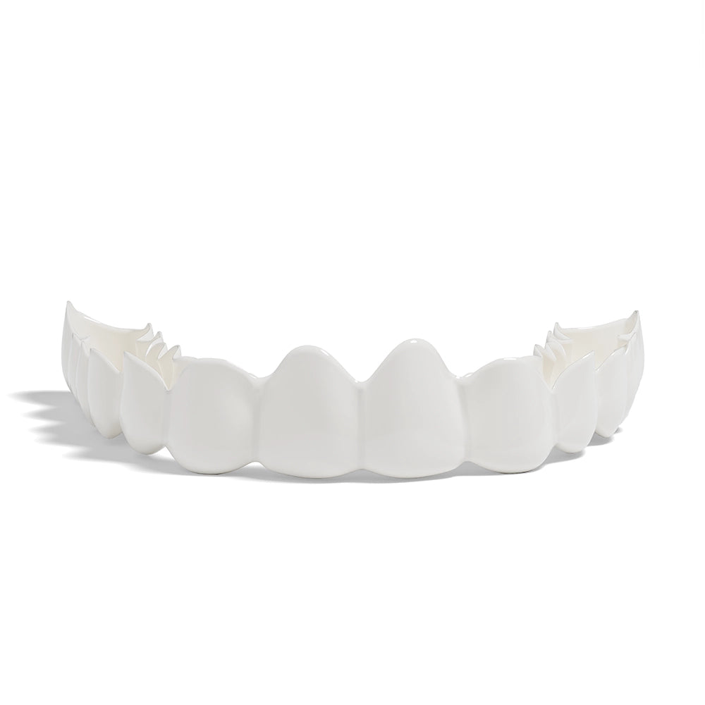 Veenora clip-on veneers for a natural-looking smile, perfect dental solution and cosmetic teeth enhancement.